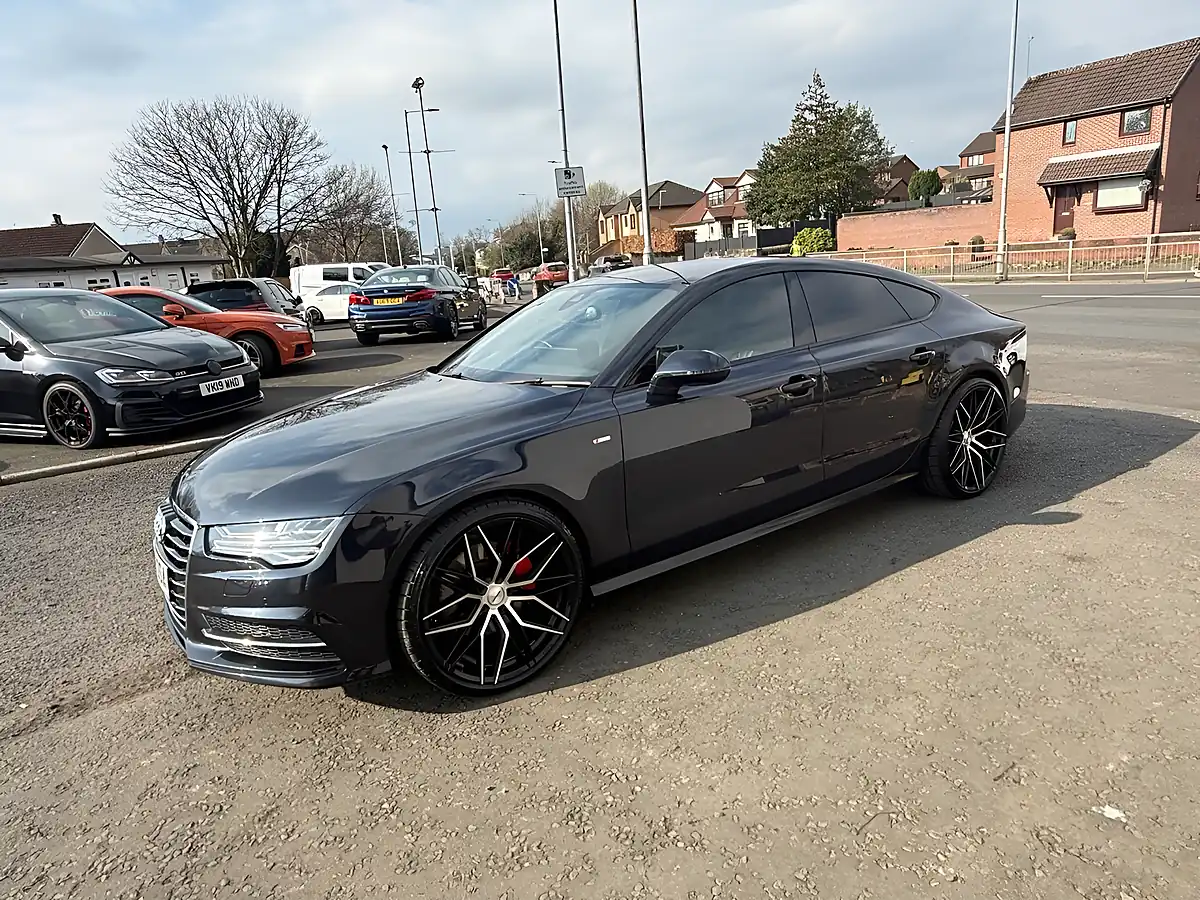 Used 2016 Audi A7 S Line Blue - Interior and Exterior details 8
