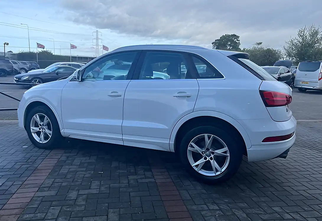 Used 2016 Audi Q3 Se White - Interior and Exterior details 11
