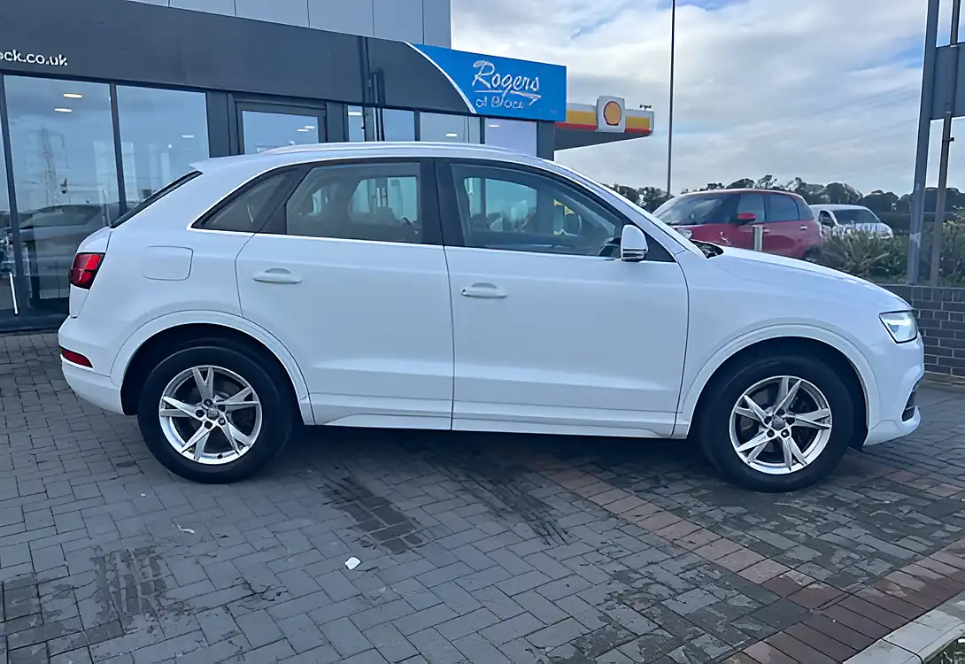Used 2016 Audi Q3 Se White - Interior and Exterior details 9