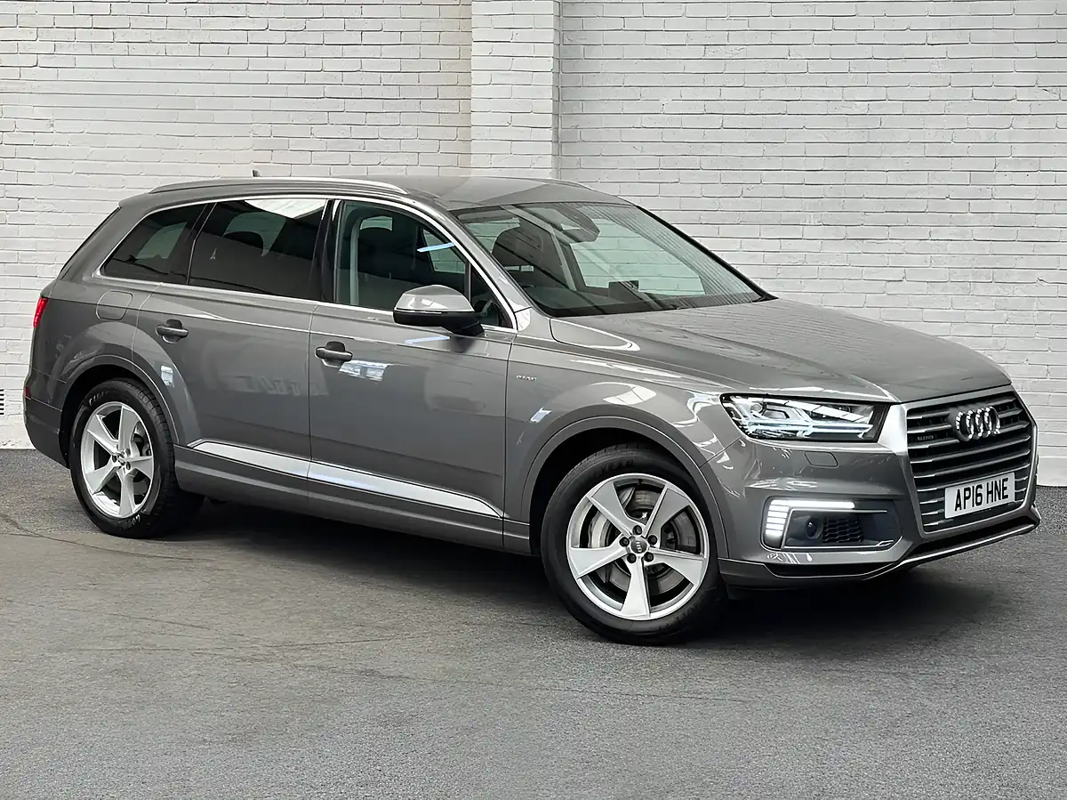 Used 2016 Audi Q7 Grey - Front View