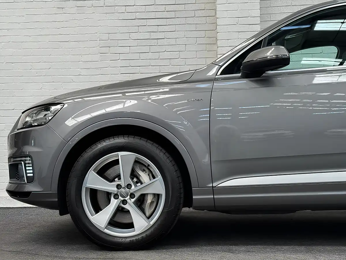Used 2016 Audi Q7 Grey - Interior and Exterior details 10