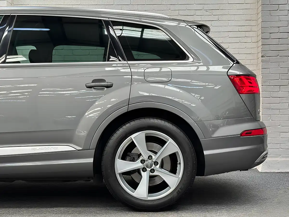 Used 2016 Audi Q7 Grey - Interior and Exterior details 11