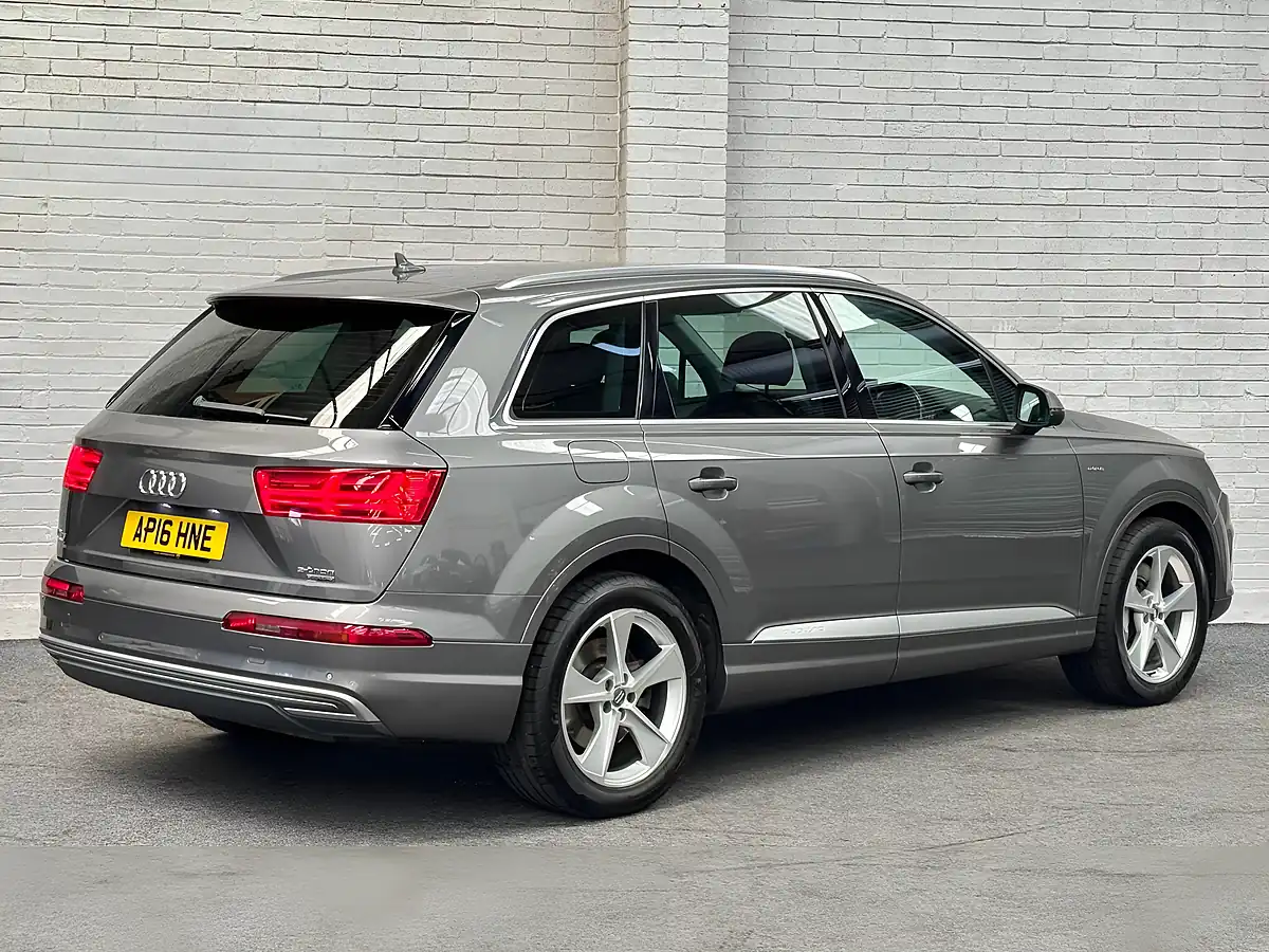Used 2016 Audi Q7 Grey - Interior and Exterior details 12