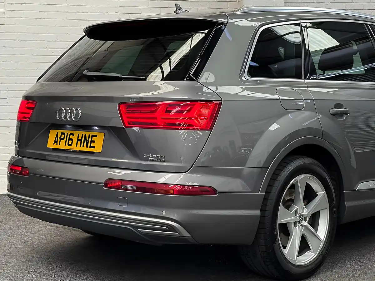 Used 2016 Audi Q7 Grey - Interior and Exterior details 13