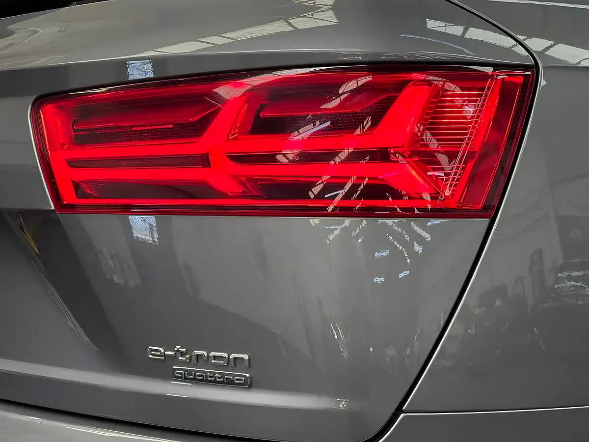 Used 2016 Audi Q7 Grey - Interior and Exterior details 14