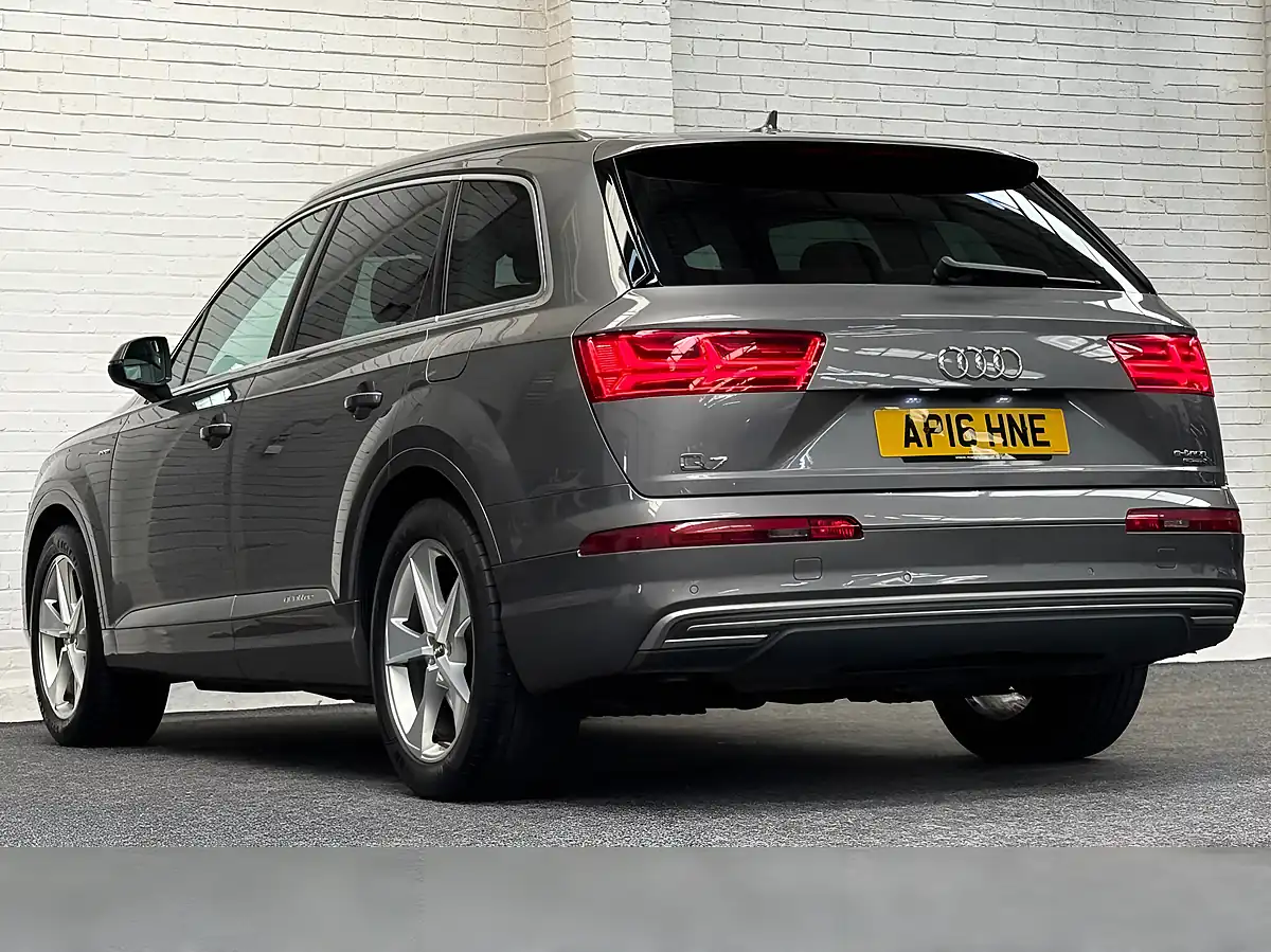 Used 2016 Audi Q7 Grey - Interior and Exterior details 2
