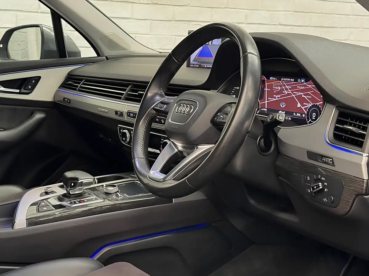 Used 2016 Audi Q7 Grey - Interior and Exterior details 3