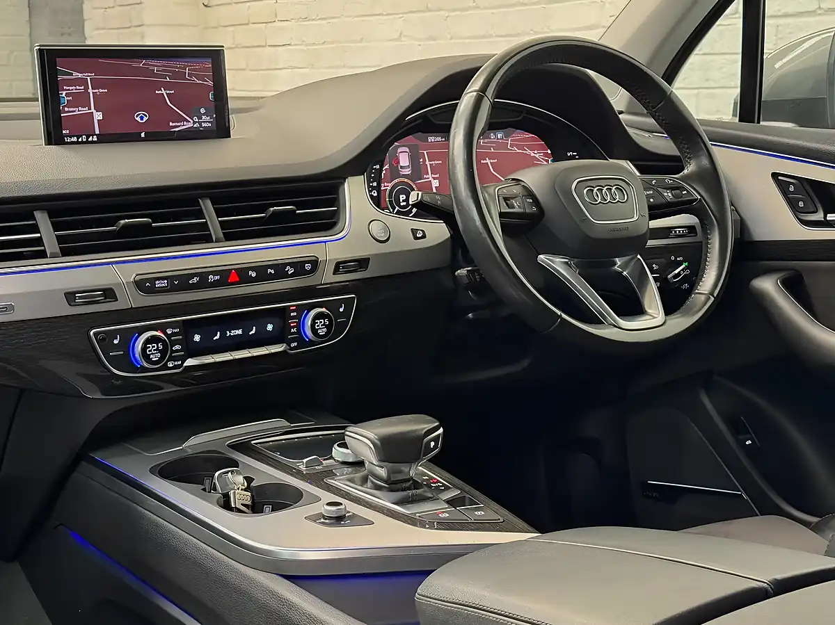 Used 2016 Audi Q7 Grey - Interior and Exterior details 4