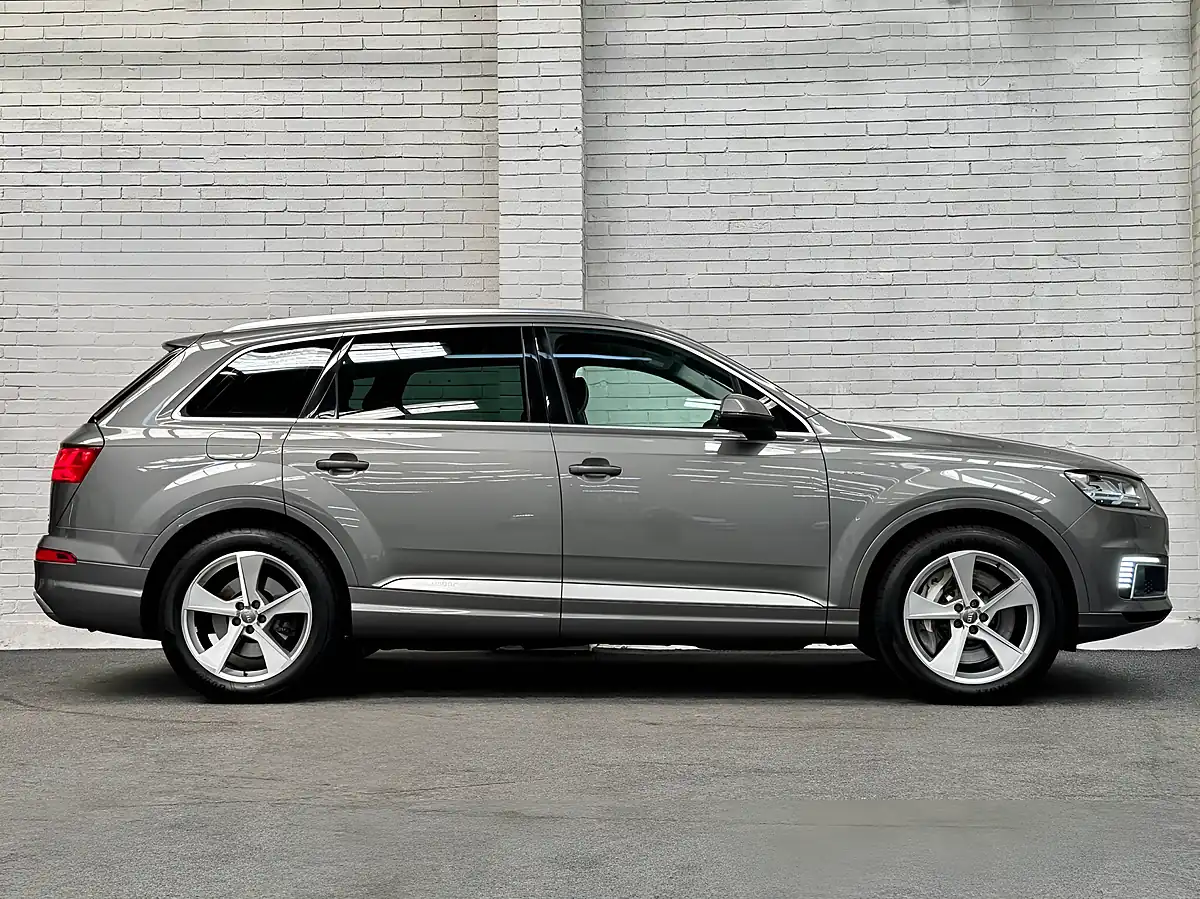 Used 2016 Audi Q7 Grey - Interior and Exterior details 5