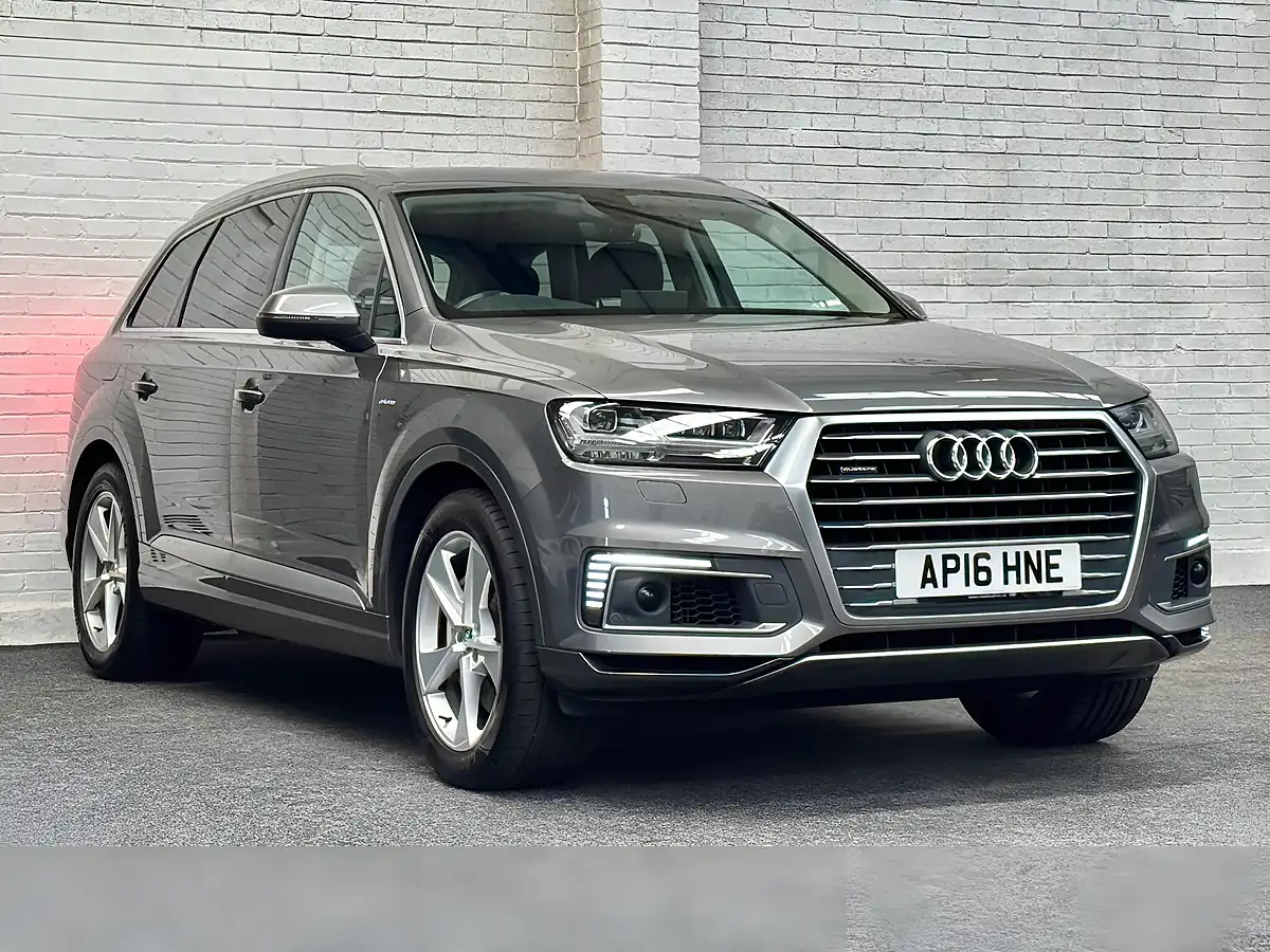 Used 2016 Audi Q7 Grey - Interior and Exterior details 6