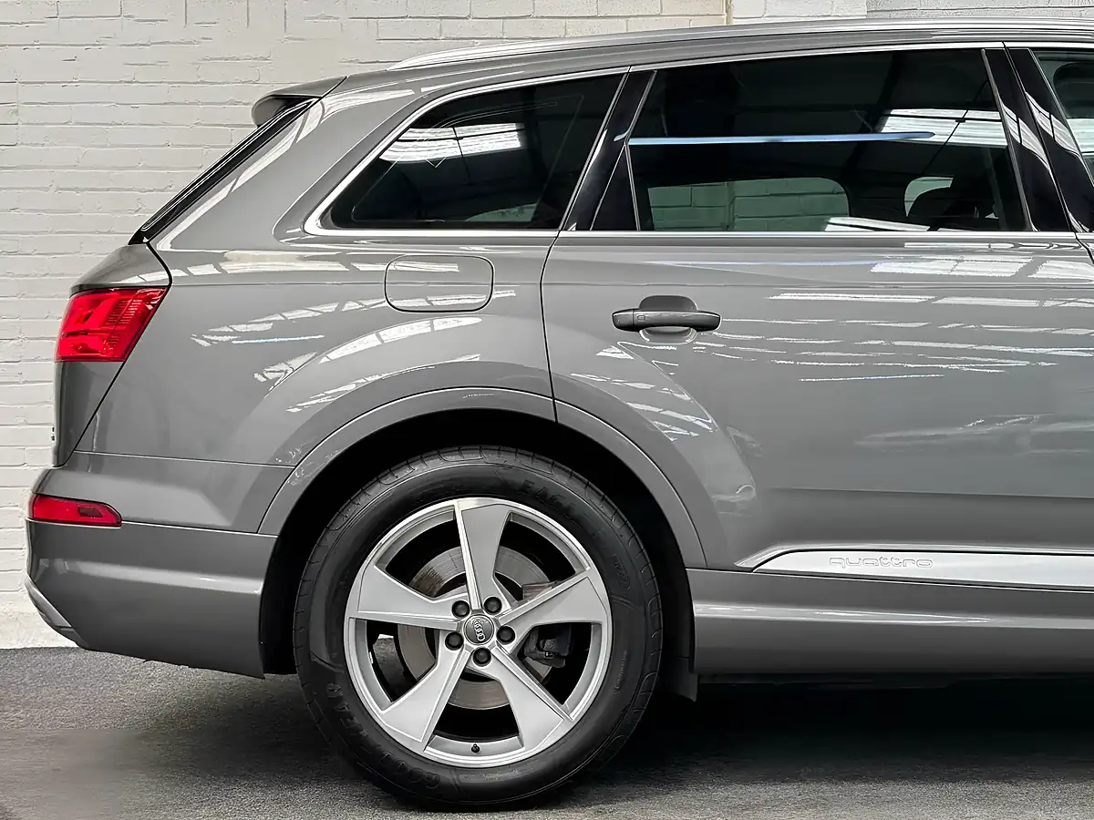 Used 2016 Audi Q7 Grey - Interior and Exterior details 7
