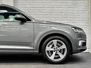 Used 2016 Audi Q7 Grey - Interior and Exterior details 8