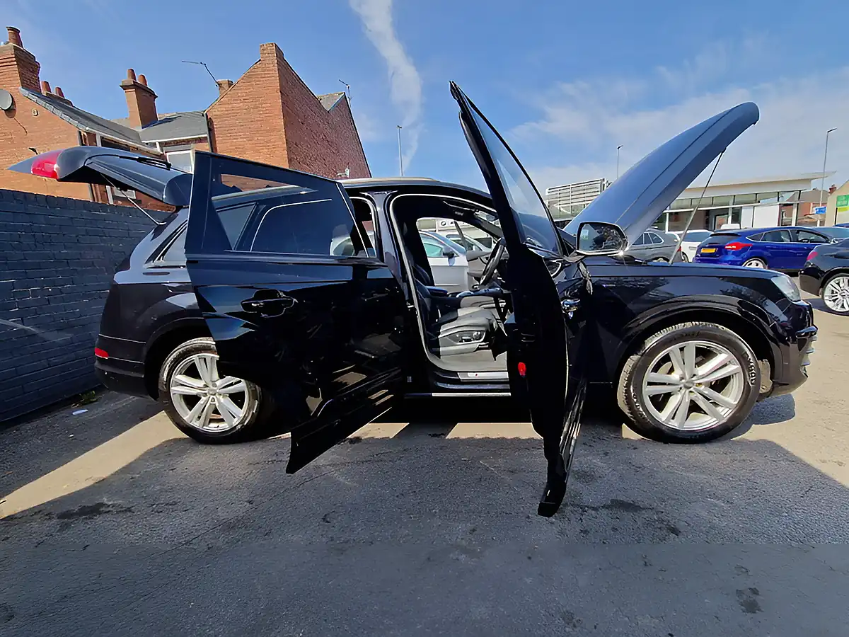 Used 2016 Audi Q7 S Line Black - Interior and Exterior details 12
