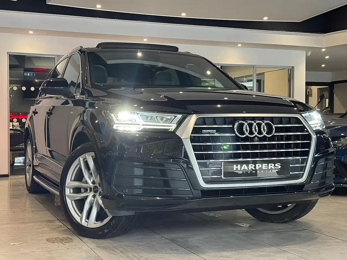 Used 2016 Audi Q7 S Line Black - Front View