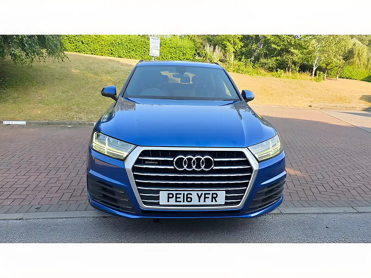 Used 2016 Audi Q7 S Line Blue - Interior and Exterior details 2