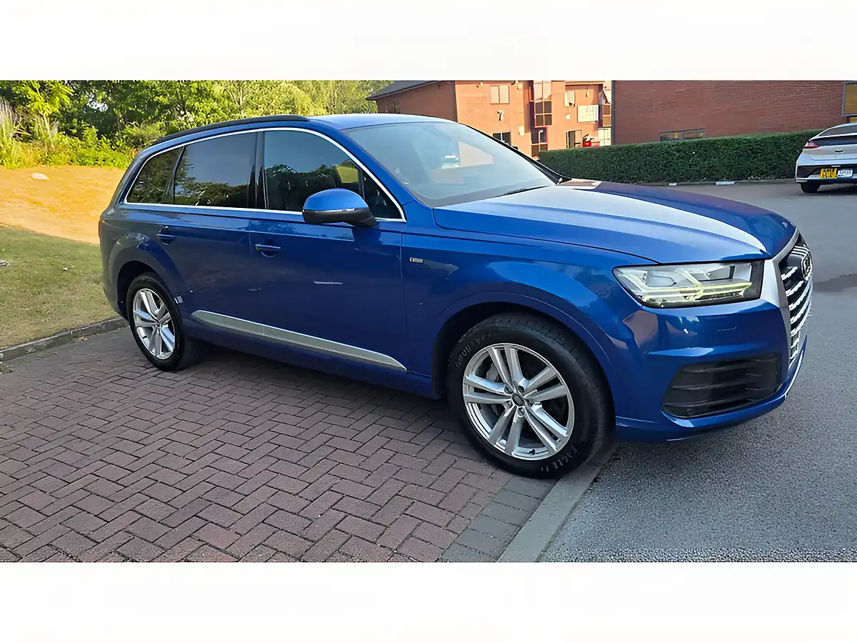 Used 2016 Audi Q7 S Line Blue - Interior and Exterior details 4