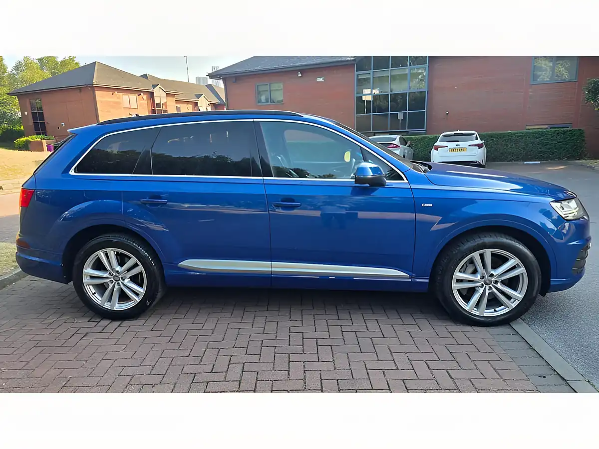 Used 2016 Audi Q7 S Line Blue - Interior and Exterior details 6