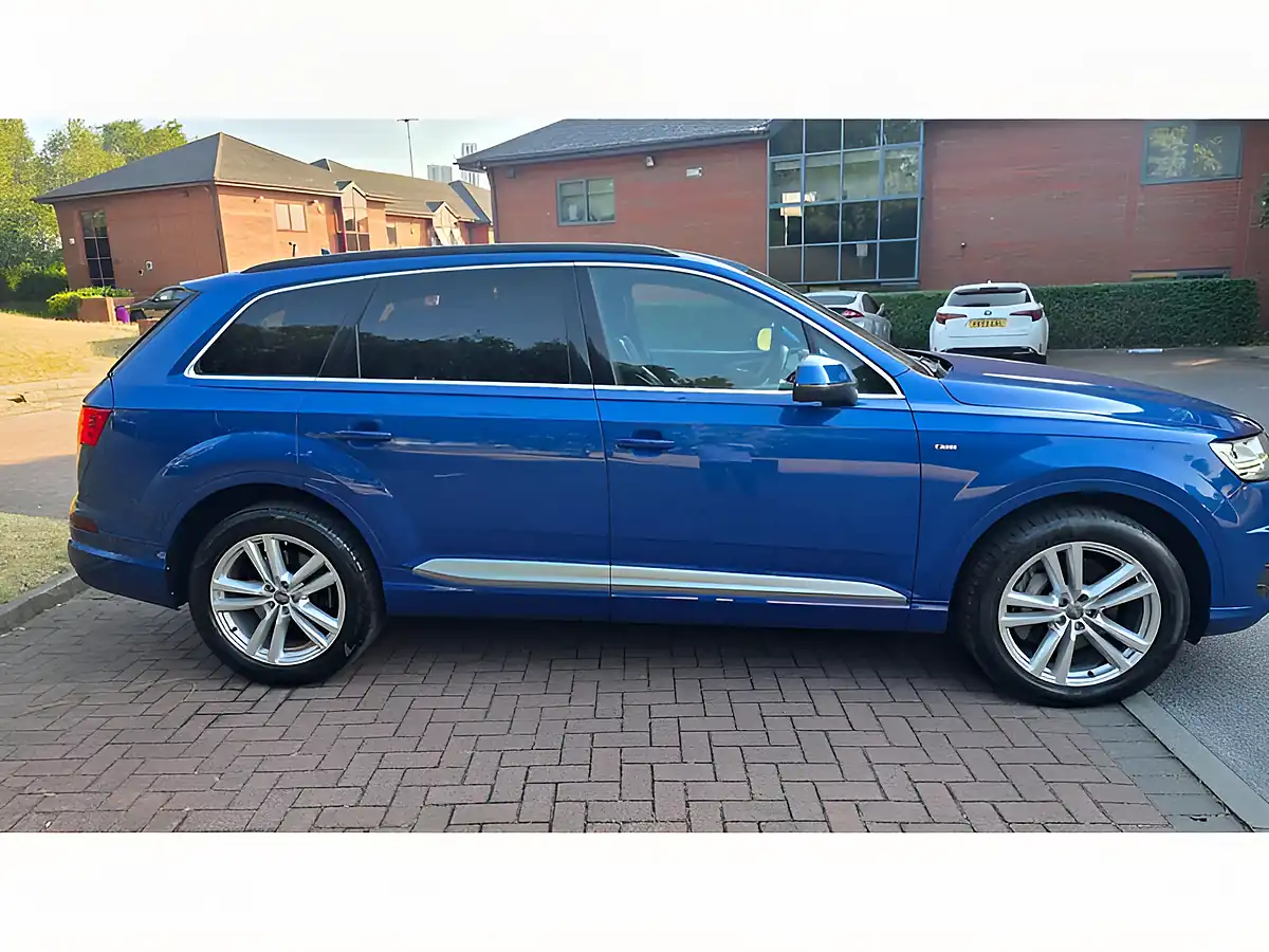 Used 2016 Audi Q7 S Line Blue - Interior and Exterior details 7