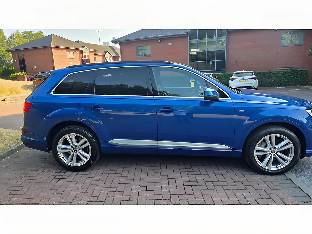 Used 2016 Audi Q7 S Line Blue - Interior and Exterior details 8