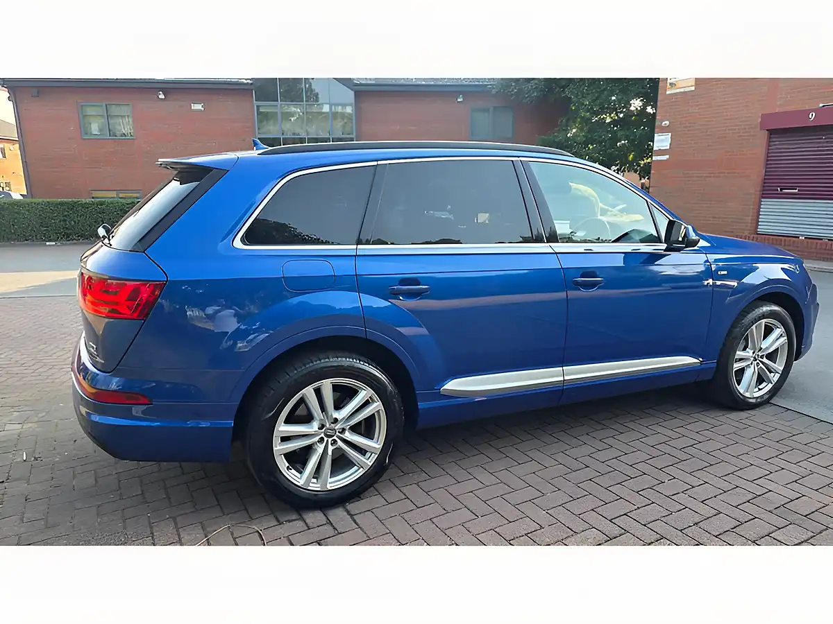Used 2016 Audi Q7 S Line Blue - Interior and Exterior details 9