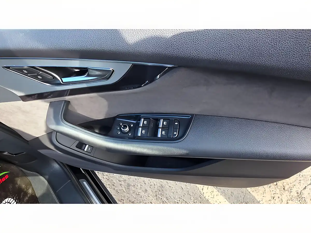 Used 2016 Audi Q7 S Line Blue - Interior and Exterior details 13