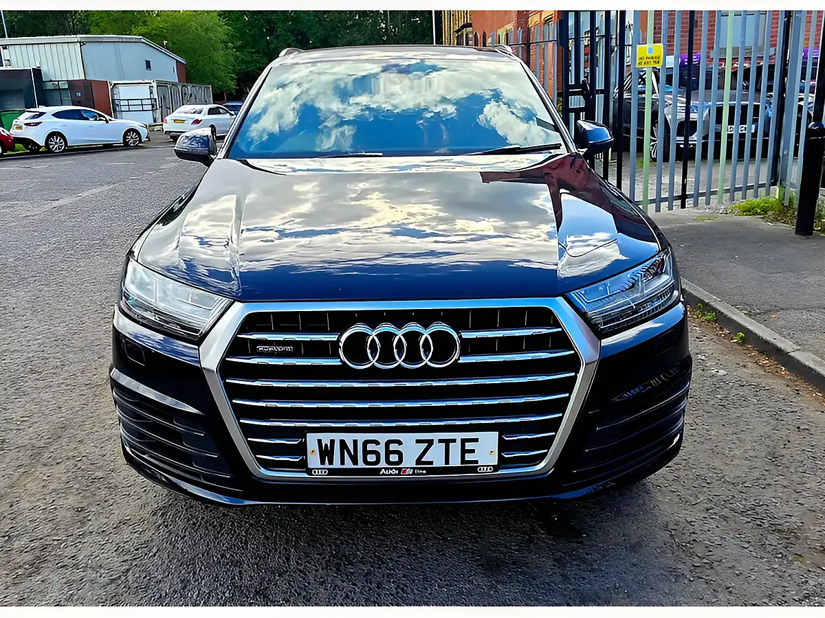Used 2016 Audi Q7 S Line Blue - Interior and Exterior details 4