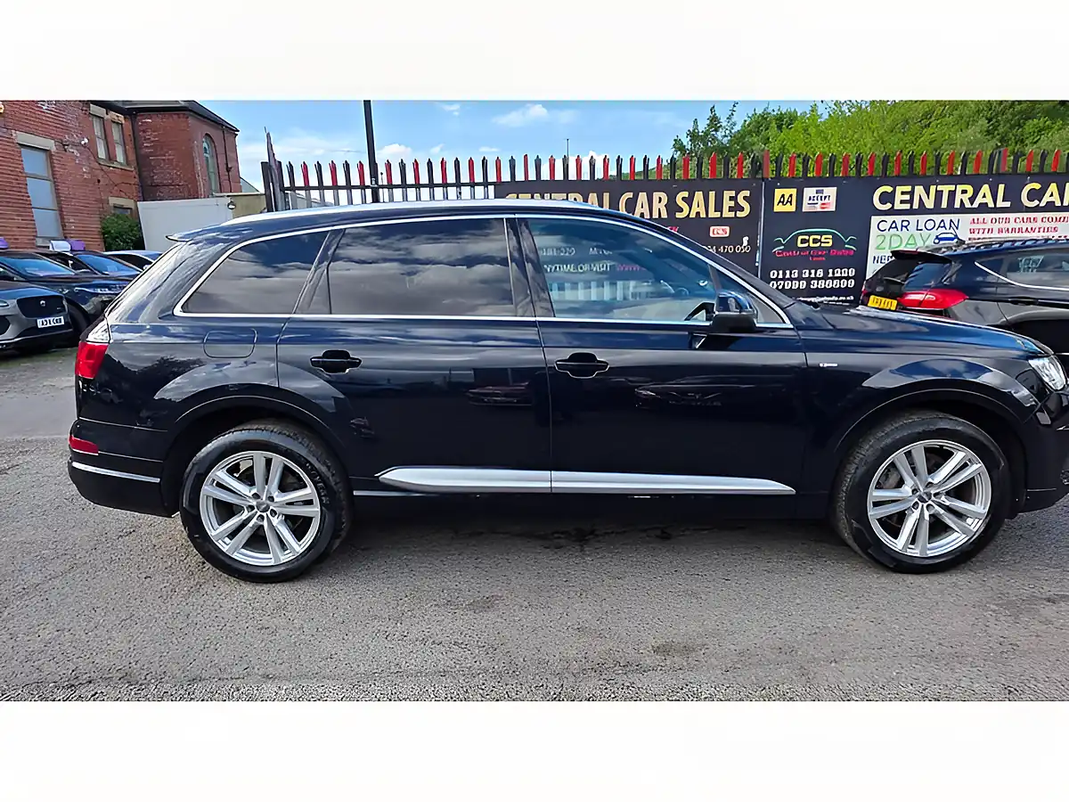 Used 2016 Audi Q7 S Line Blue - Interior and Exterior details 5