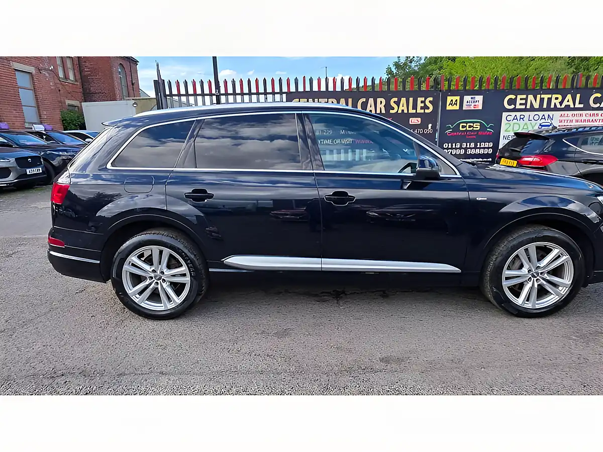 Used 2016 Audi Q7 S Line Blue - Interior and Exterior details 6