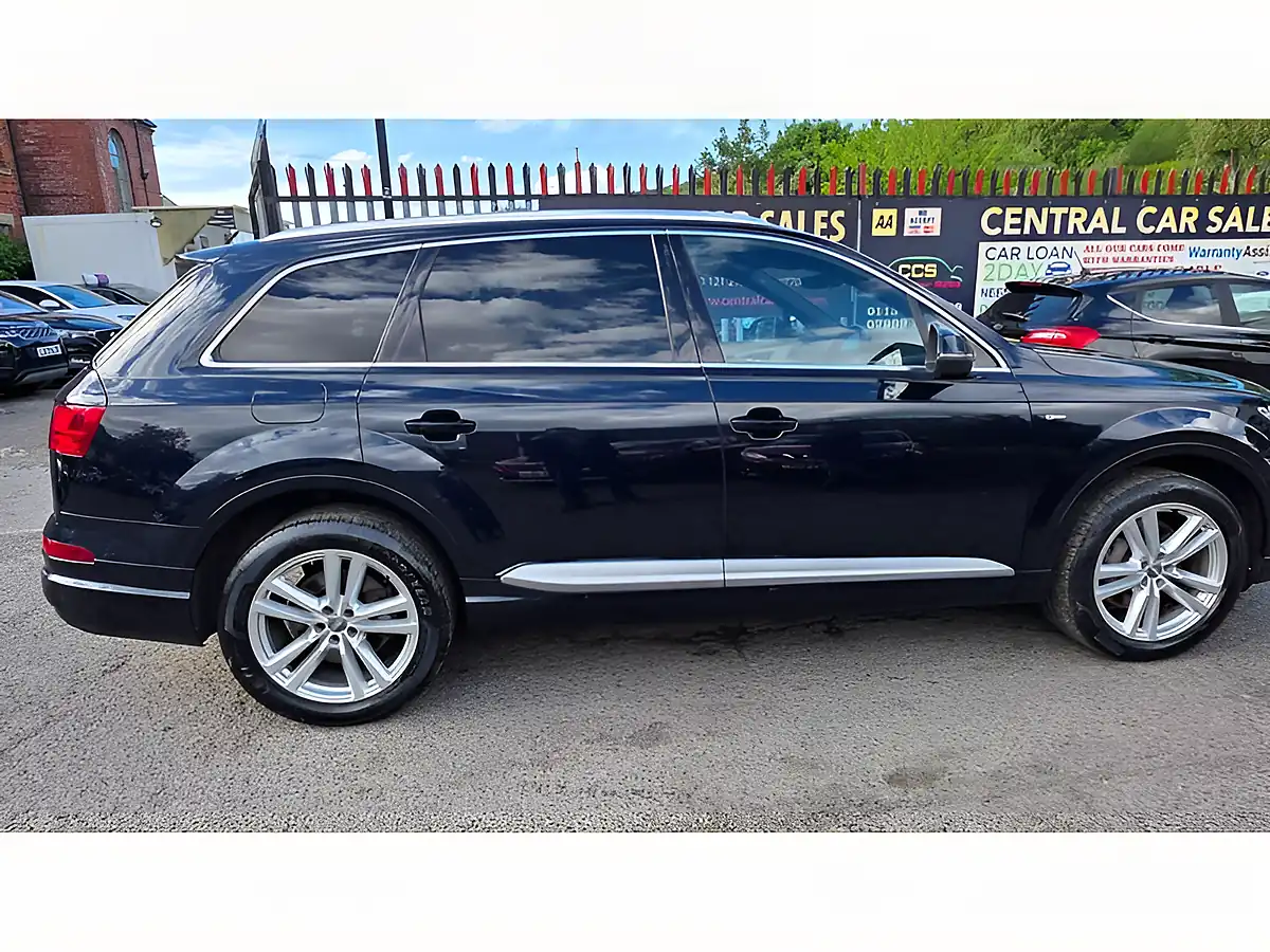 Used 2016 Audi Q7 S Line Blue - Interior and Exterior details 7