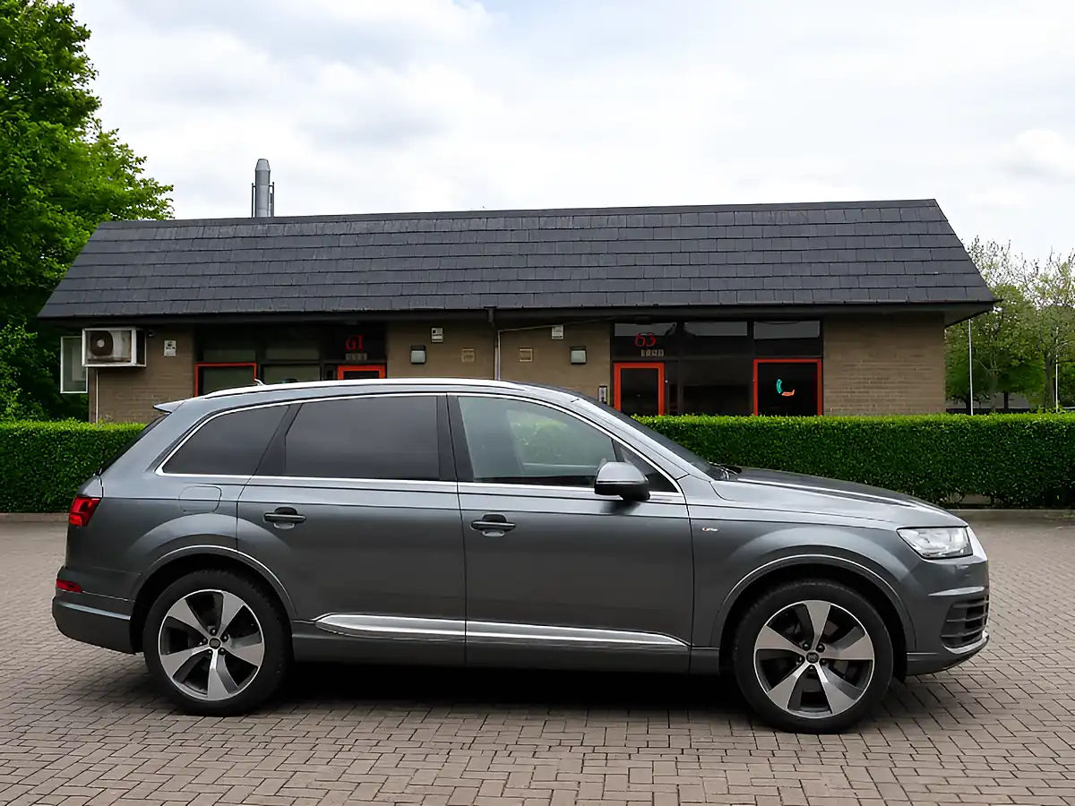 Used 2016 Audi Q7 S Line Daytona Grey Pearlescent - Interior and Exterior details 2