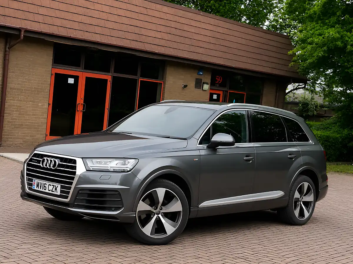 Used 2016 Audi Q7 S Line Daytona Grey Pearlescent - Interior and Exterior details 7