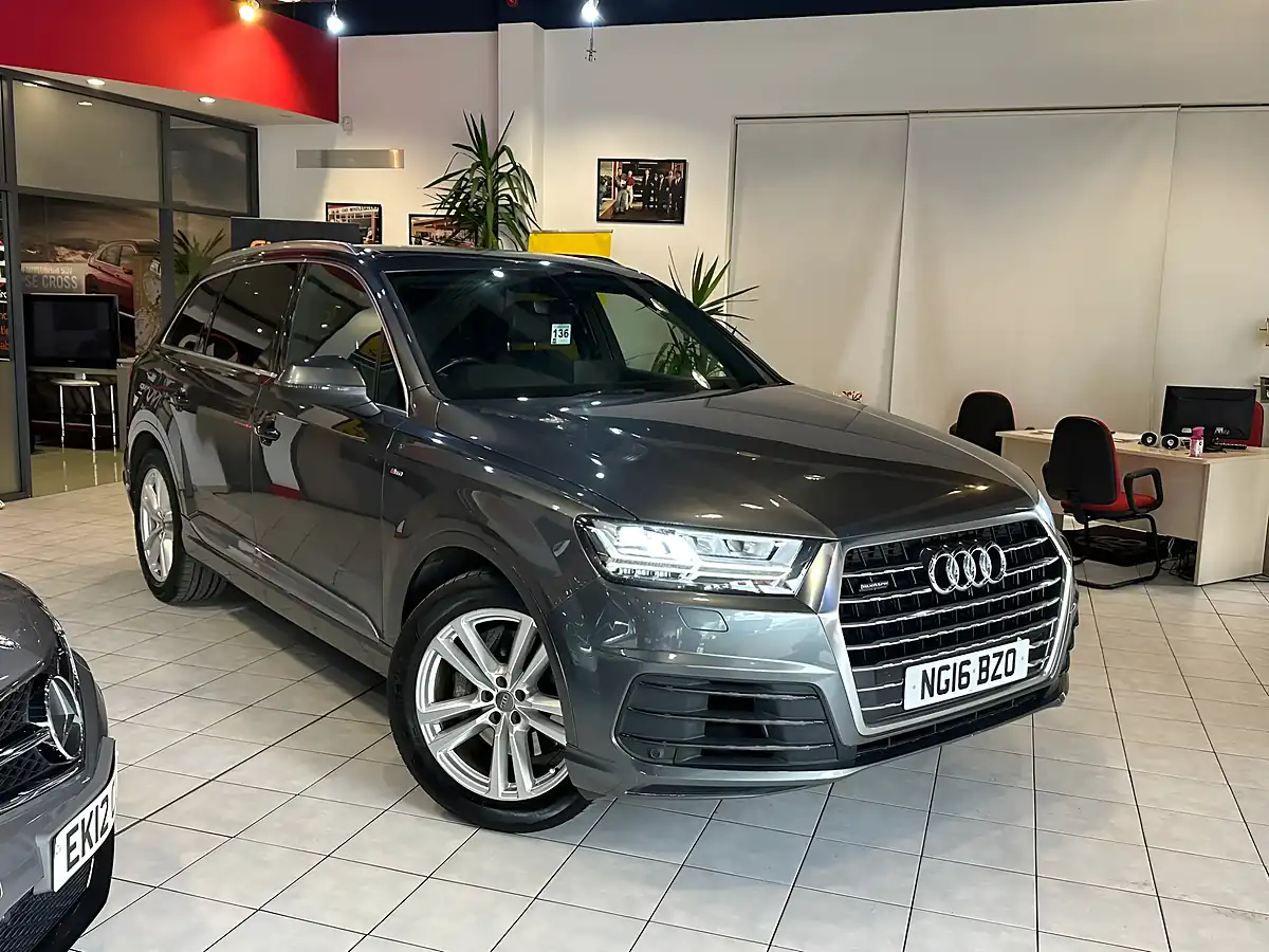 Used 2016 Audi Q7 S Line Grey - Front View