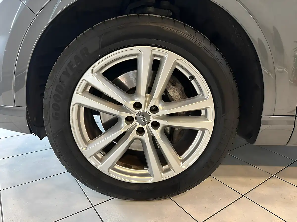 Used 2016 Audi Q7 S Line Grey - Interior and Exterior details 19