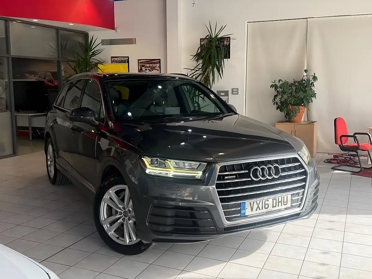 Used 2016 Audi Q7 S Line Grey - Front View