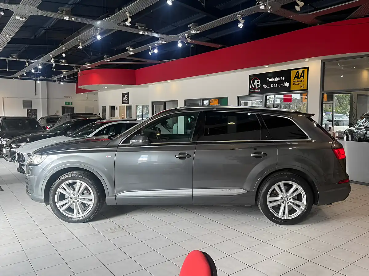 Used 2016 Audi Q7 S Line Grey - Interior and Exterior details 10