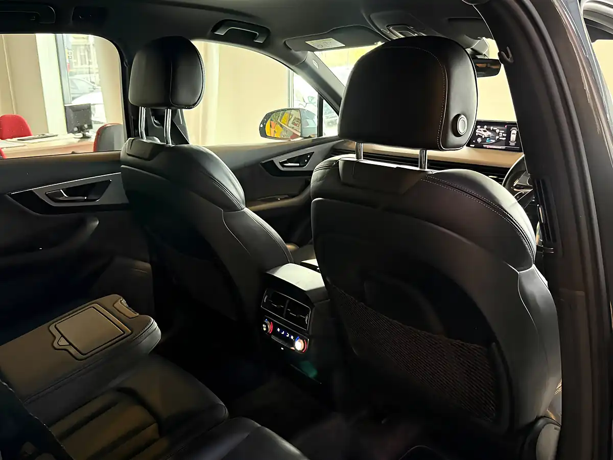 Used 2016 Audi Q7 S Line Grey - Interior and Exterior details 12