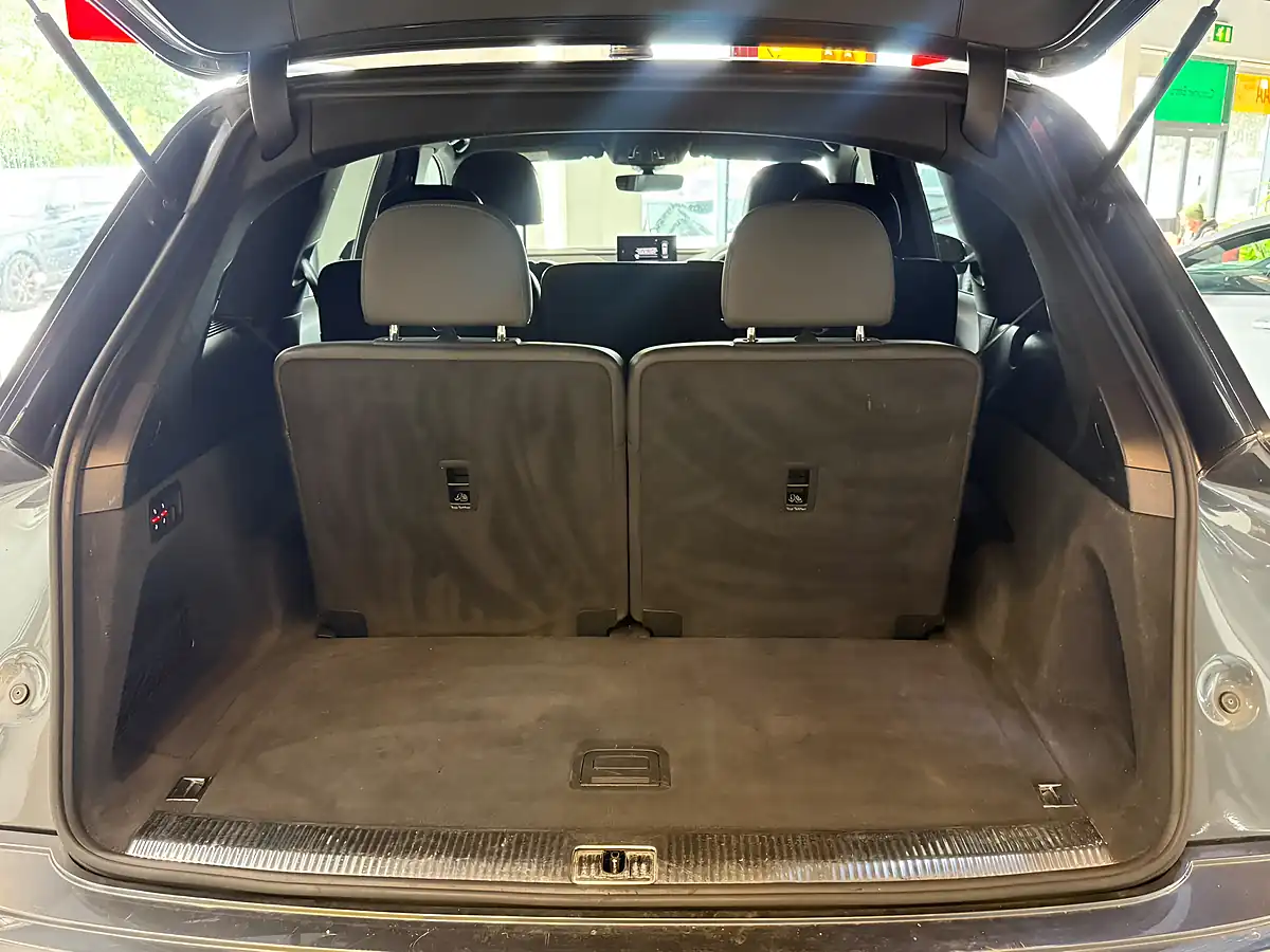 Used 2016 Audi Q7 S Line Grey - Interior and Exterior details 9