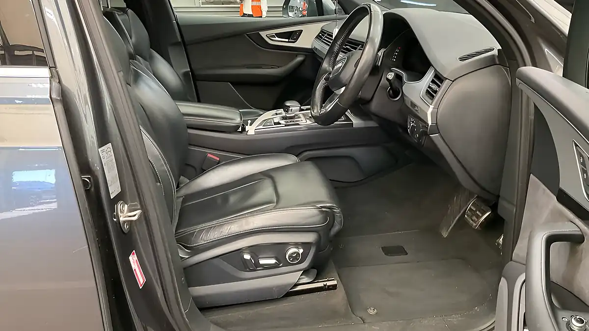 Used 2016 Audi Q7 S Line Grey - Interior and Exterior details 7