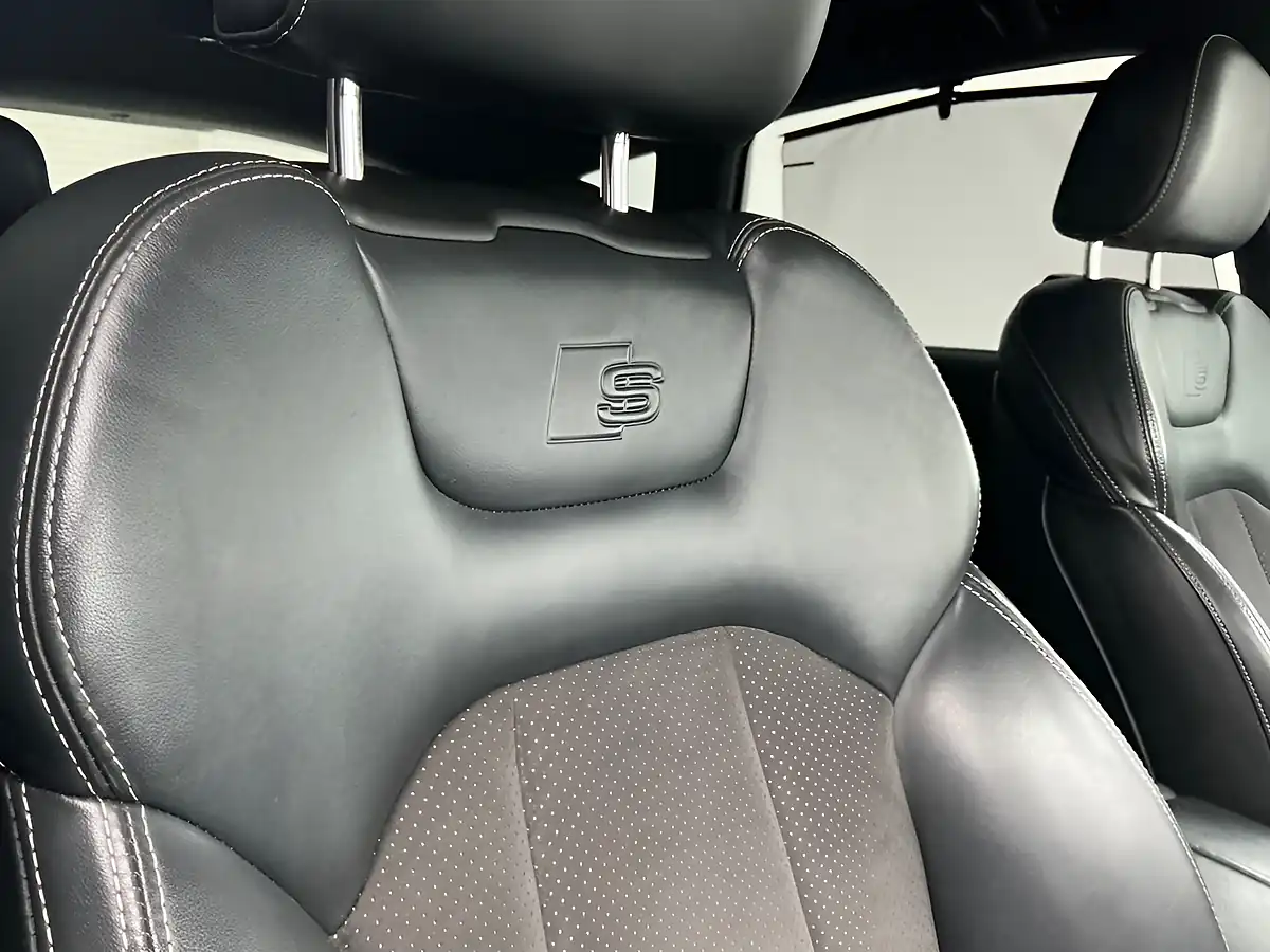 Used 2016 Audi Q7 S Line Sepang Blue - Interior and Exterior details 11