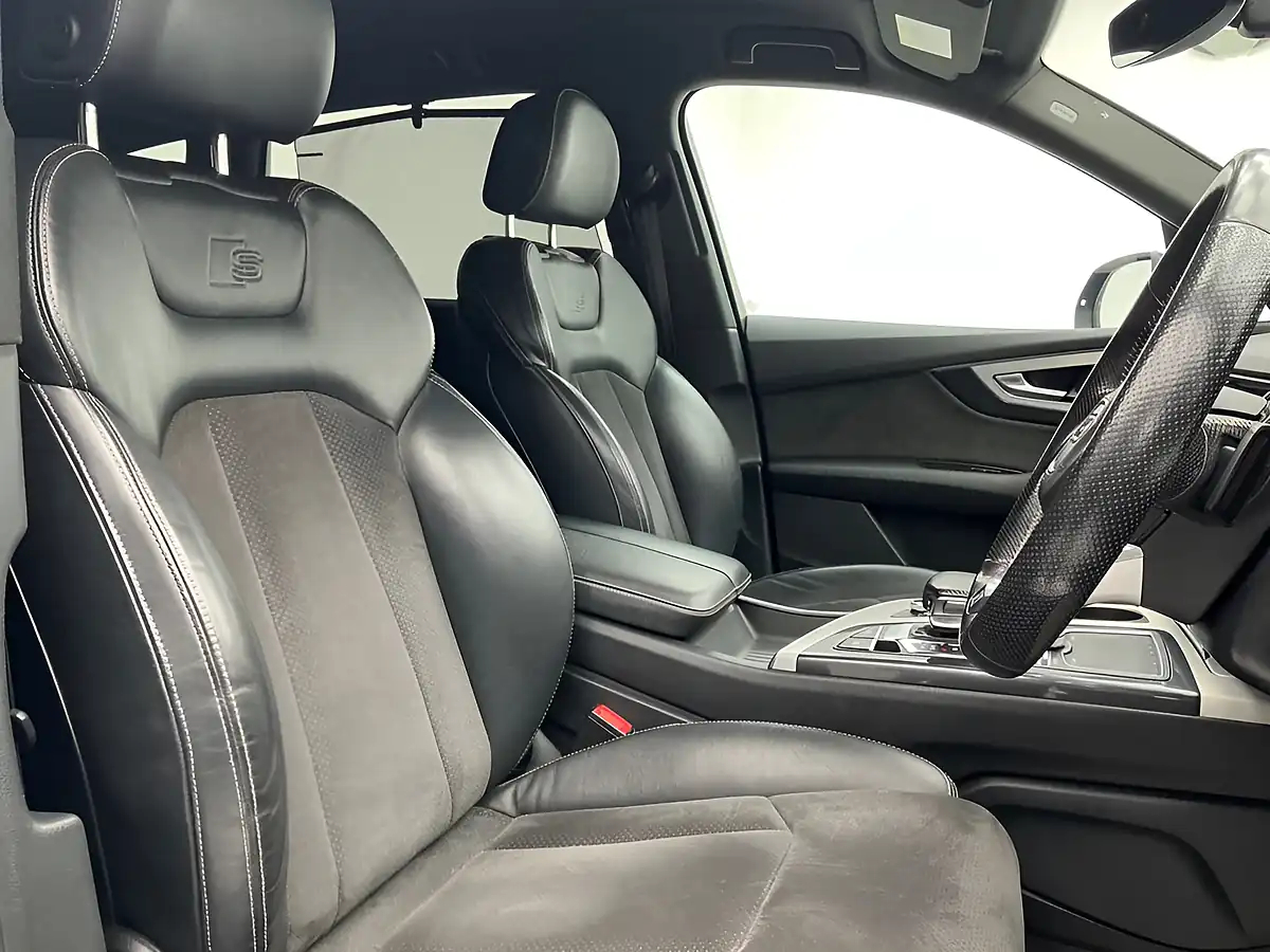 Used 2016 Audi Q7 S Line Sepang Blue - Interior and Exterior details 12