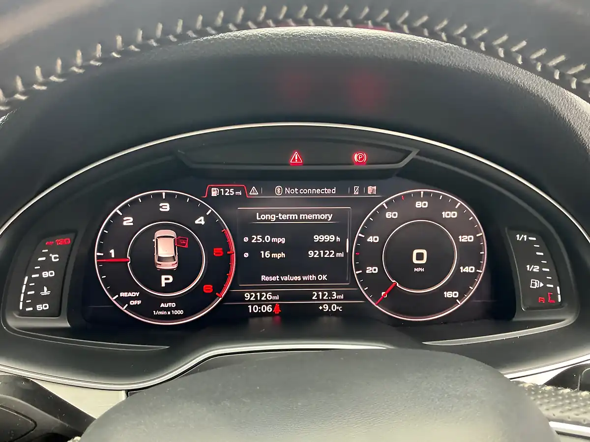 Used 2016 Audi Q7 S Line Sepang Blue - Interior and Exterior details 9