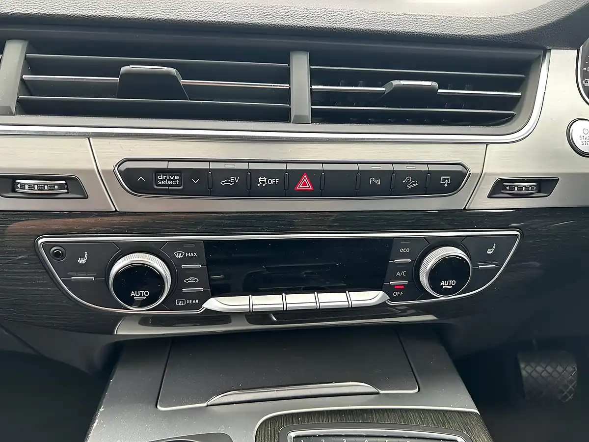 Used 2016 Audi Q7 Tiptronic Quattro Silver - Interior and Exterior details 18