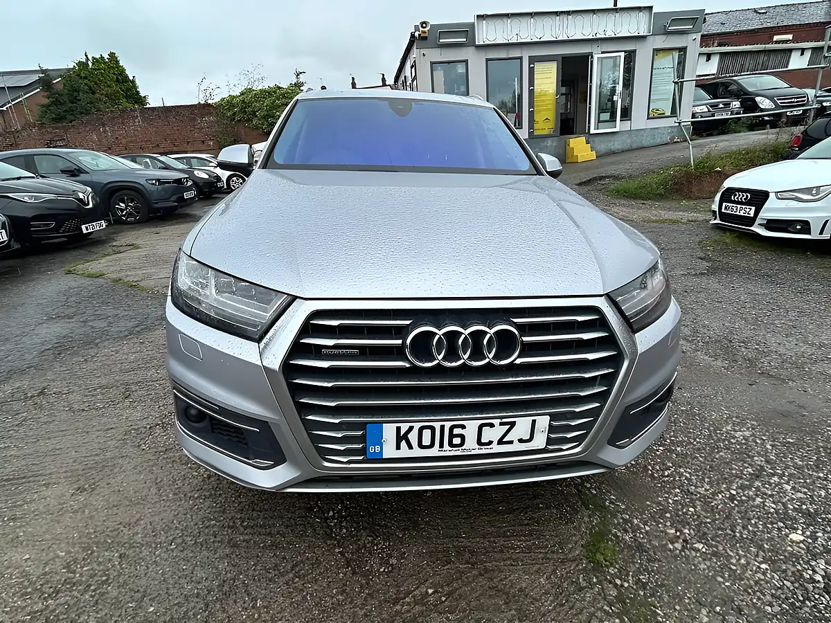 Used 2016 Audi Q7 Tiptronic Quattro Silver - Interior and Exterior details 2
