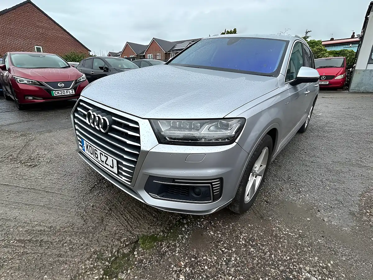 Used 2016 Audi Q7 Tiptronic Quattro Silver - Interior and Exterior details 3