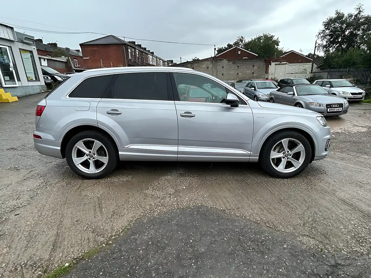 Used 2016 Audi Q7 Tiptronic Quattro Silver - Interior and Exterior details 7