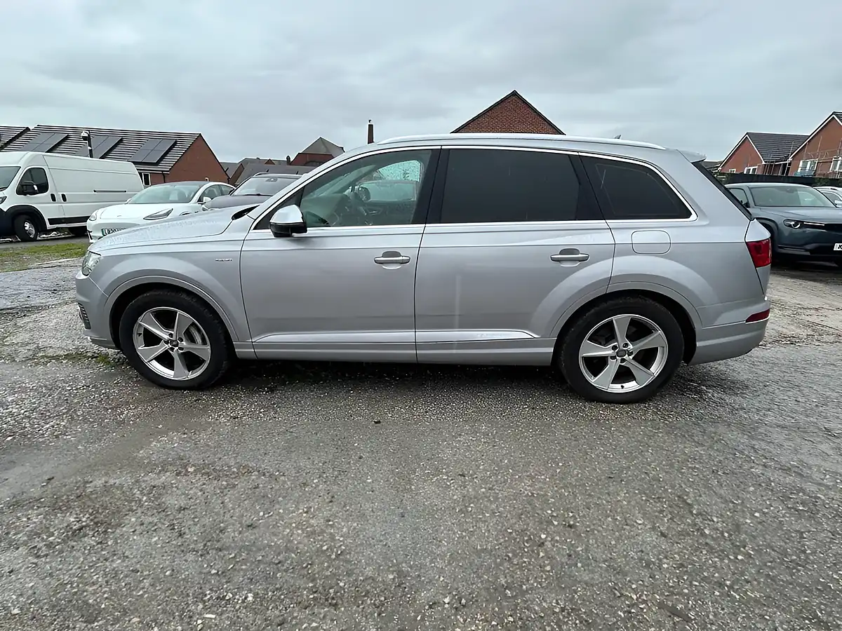 Used 2016 Audi Q7 Tiptronic Quattro Silver - Interior and Exterior details 8