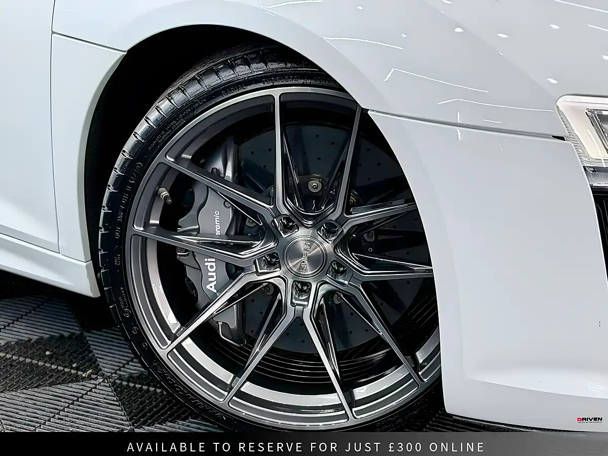 Used 2016 Audi R8 Plus White - Interior and Exterior details 13