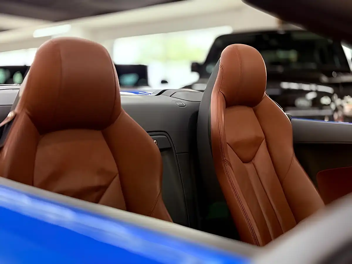 Used 2016 Audi R8 Spyder Quattro [5X Services] Blue - Interior and Exterior details 19