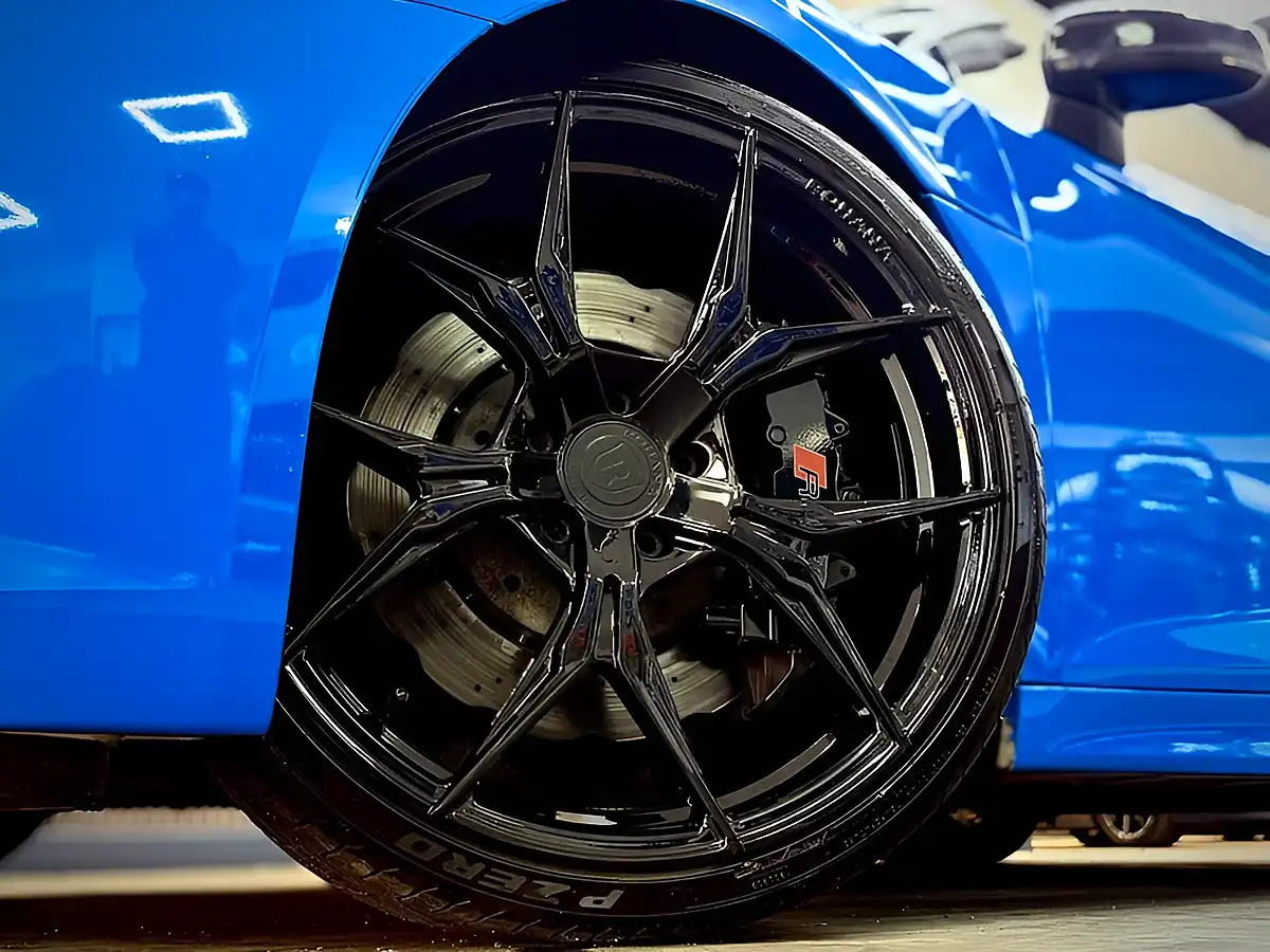 Used 2016 Audi R8 Spyder Quattro [5X Services] Blue - Interior and Exterior details 9