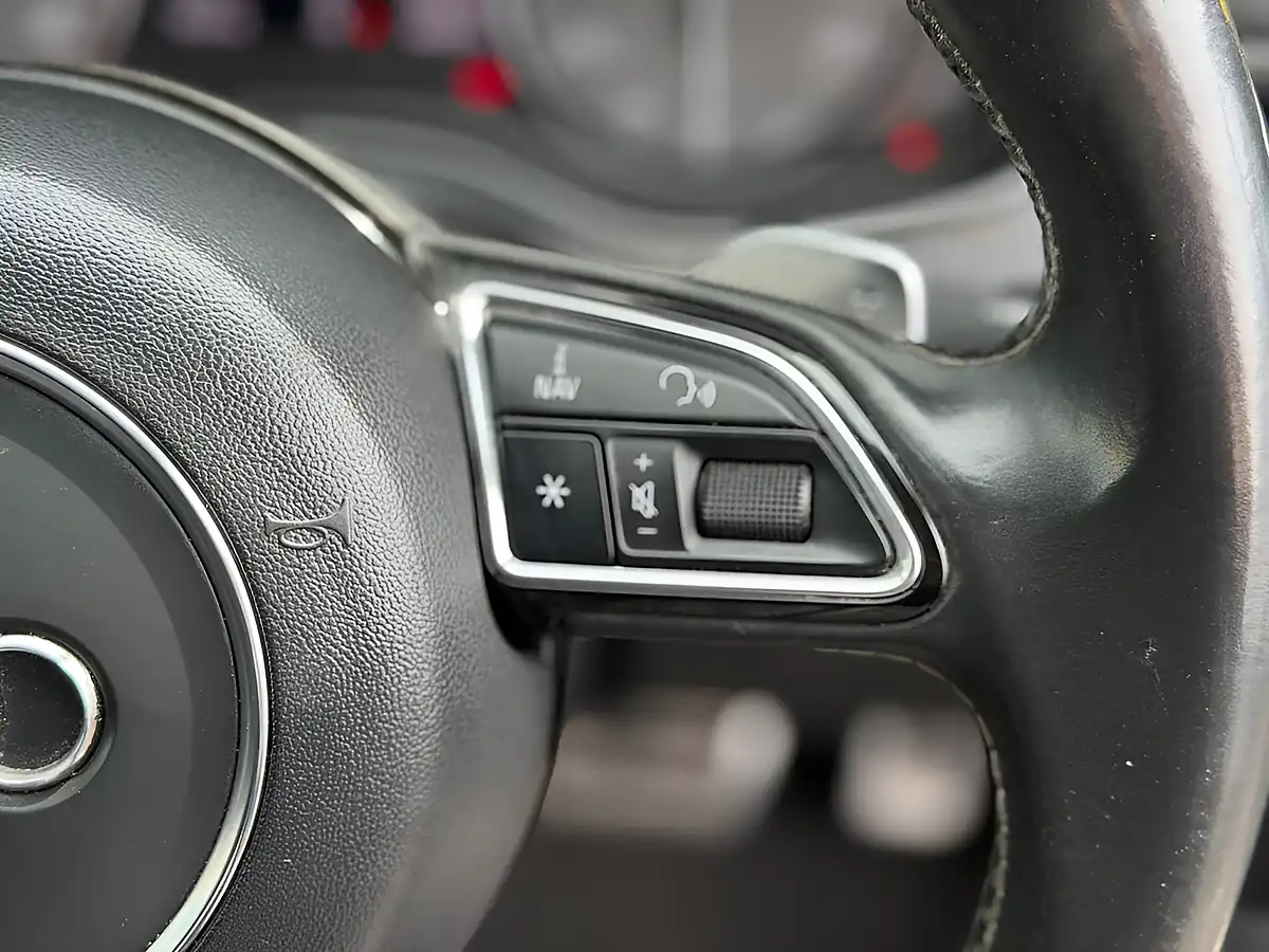 Used 2016 Audi S6 Saloon Black - Interior and Exterior details 17